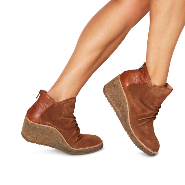 Kara - Chattanooga Shoe Co.AetrexWB102Cognac (tan)