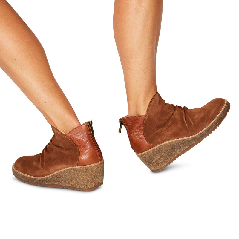 Kara - Chattanooga Shoe Co.AetrexWB102Cognac (tan)